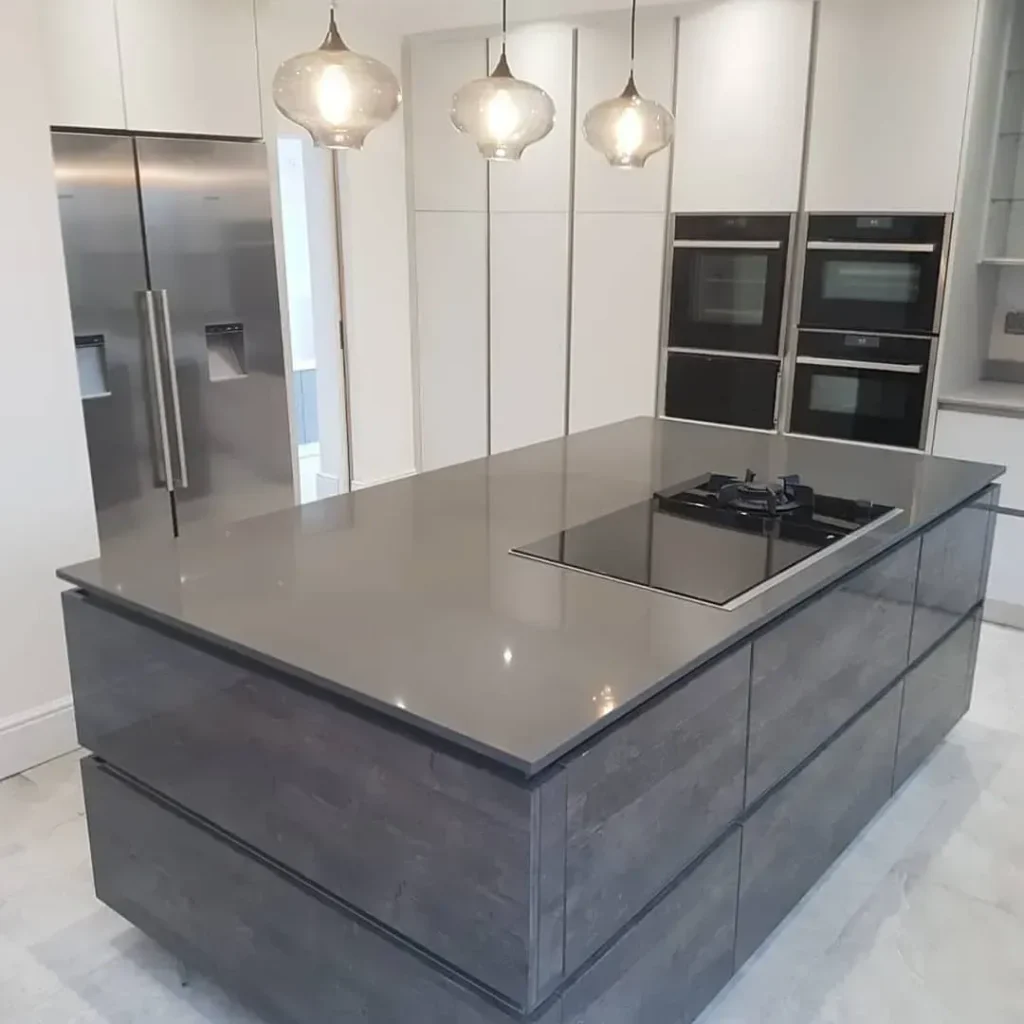 Kitchen island with grey worktop and induction hob - SE6 Services