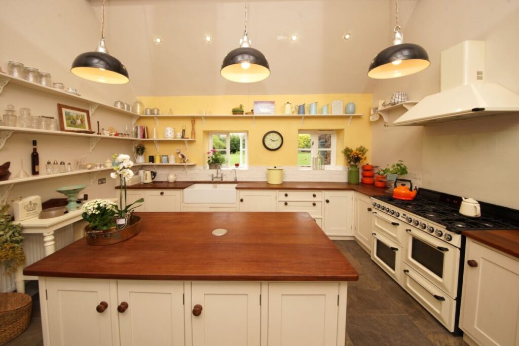 Fitted kitchen with island and range cooker